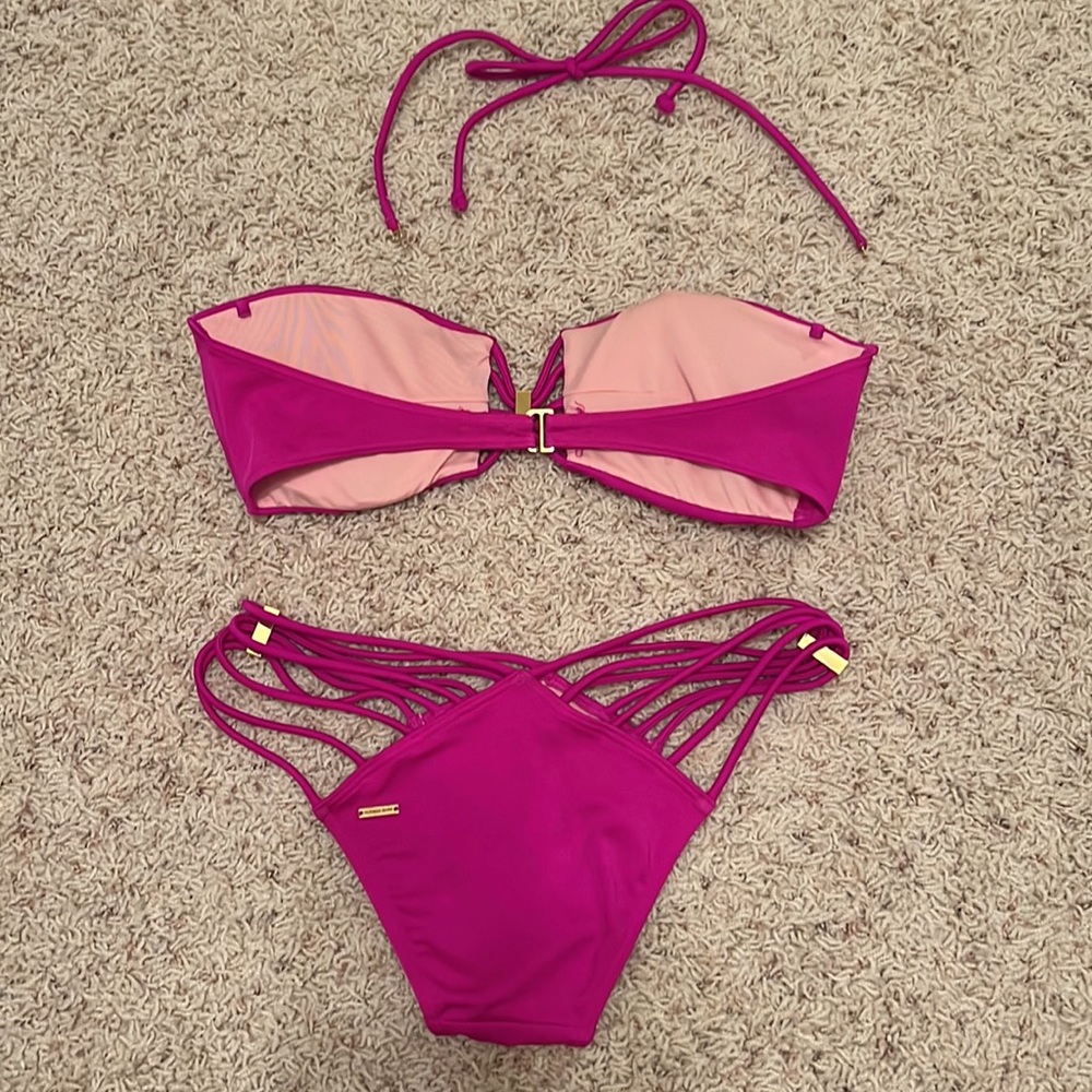 Bikini - Picture 2 of 3